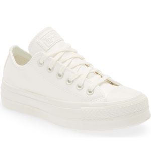 - Woman Converse Chuck Taylor SZ 8 Vintage White Leather